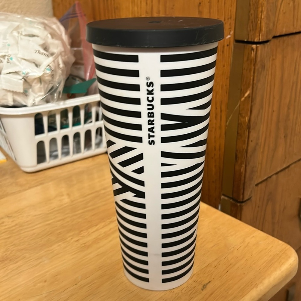 STARBUCKS Black & White ZEBRA STRIPE VENTI Cold Cup TUMBLER 24oz BLK Straw